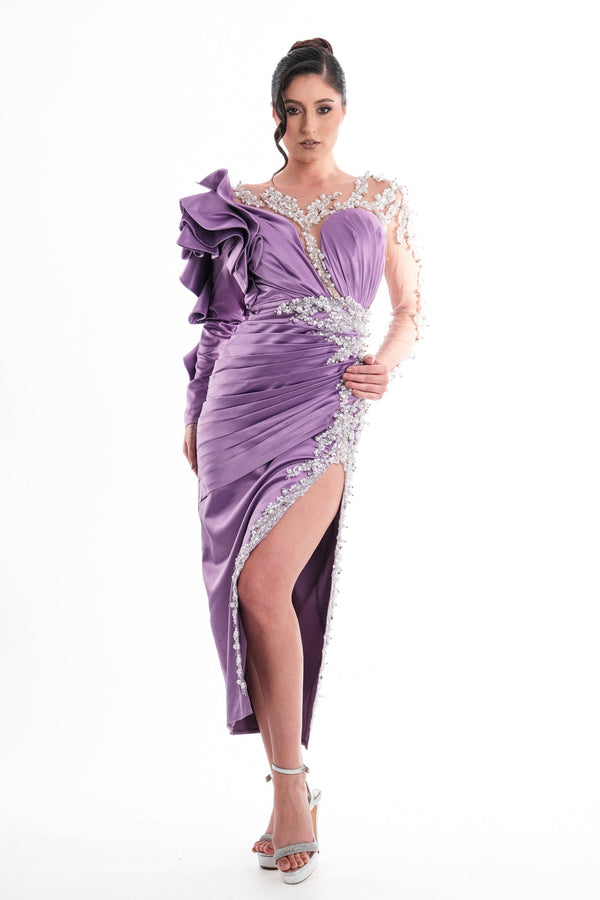 Rochie de ocazie accesorizată manual
