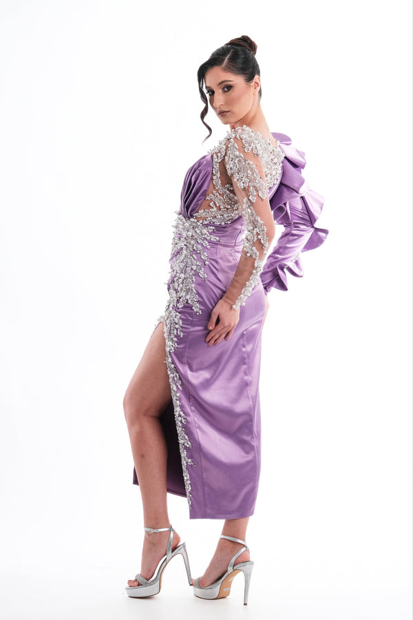 Rochie de ocazie accesorizată manual