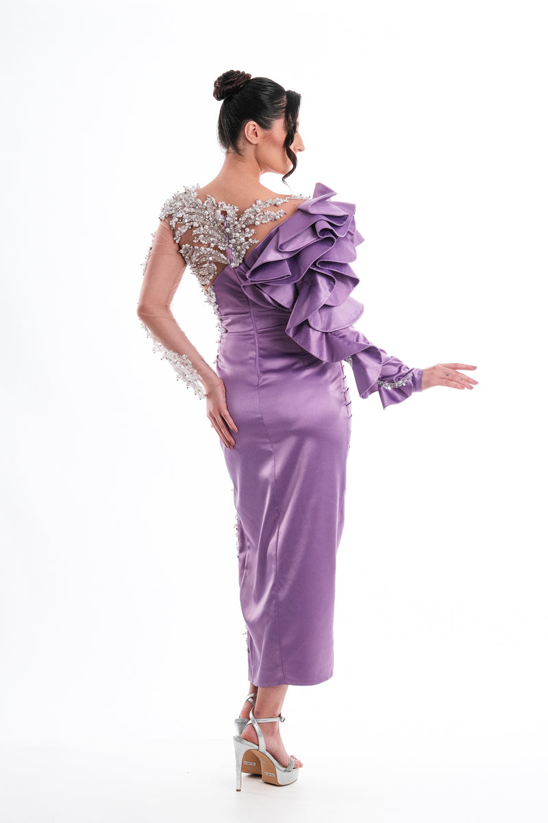 Rochie de ocazie accesorizată manual