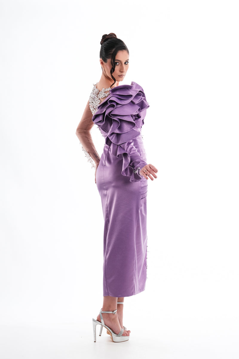 Rochie de ocazie accesorizată manual