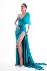 Rochie lungă cu accesoriu din cristale