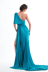 Rochie lungă cu accesoriu din cristale